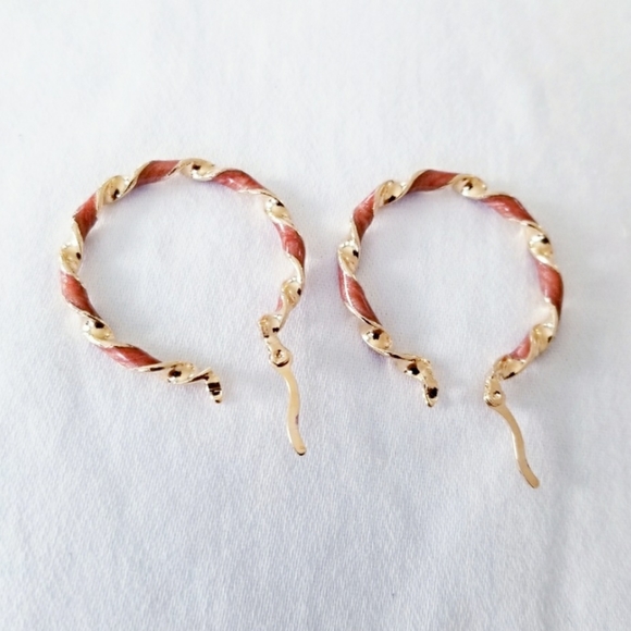 14K Gold Plated Twisted Brow Hoops. New - Picture 5 of 6